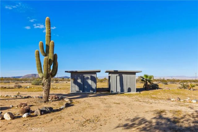 60611 Birdie Ln, Landers, CA 92285
