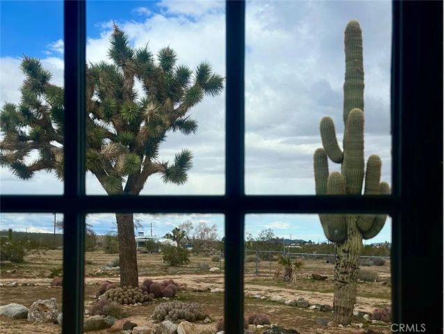 60611 Birdie Ln, Landers, CA 92285
