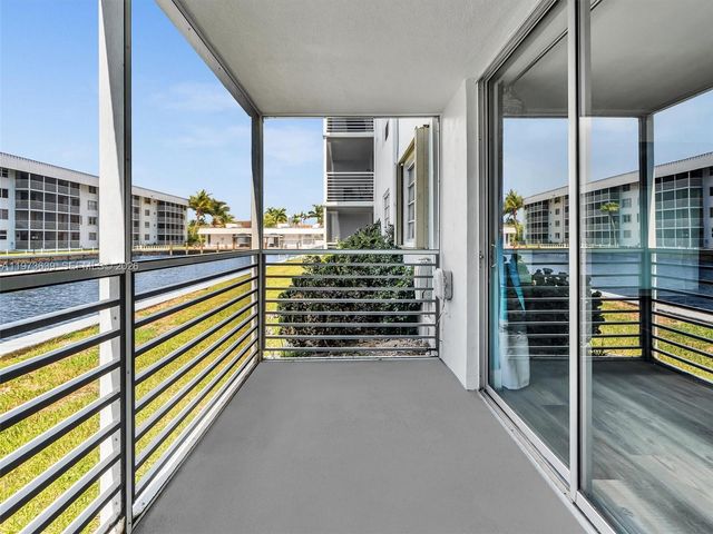 3600 NE 170th St 102, North Miami Beach, FL 33160