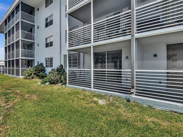 3600 NE 170th St 102, North Miami Beach, FL 33160