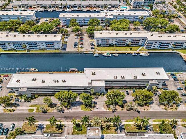 3600 NE 170th St 102, North Miami Beach, FL 33160