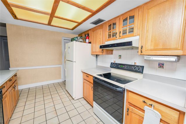 5028 HEADLAND HILLS AVENUE, Tampa, FL 33625