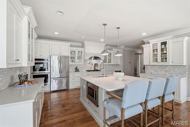1456 Fawnvalley Court, Des Peres, MO 63131