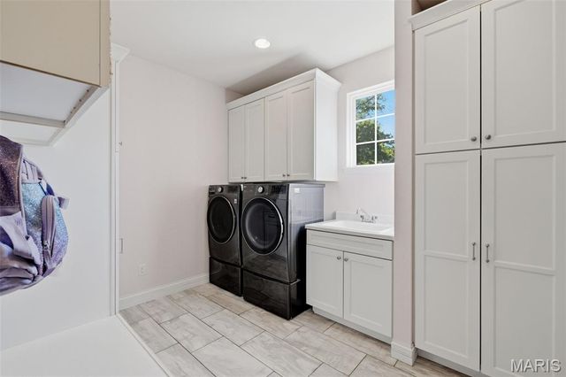 1456 Fawnvalley Court, Des Peres, MO 63131