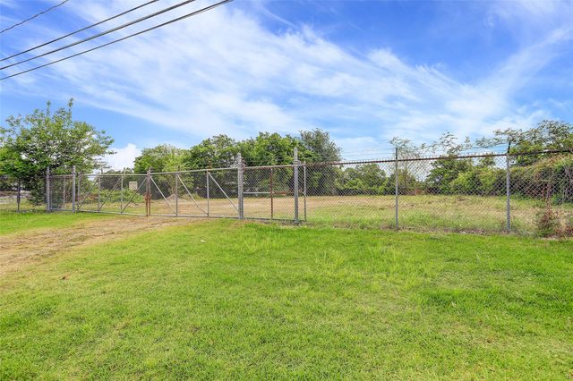 16534 Market Street, Channelview, TX 77530