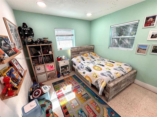 450 NE 155th Ter, Miami, FL 33162