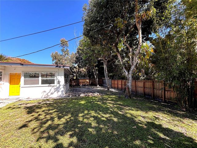 450 NE 155th Ter, Miami, FL 33162