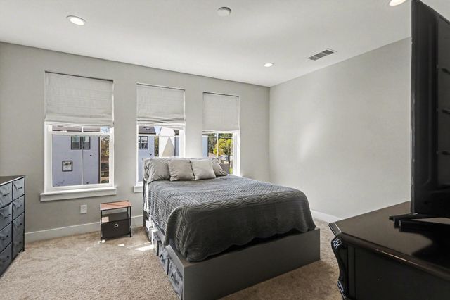 825 Woodcrest Drive, Houston, TX 77018