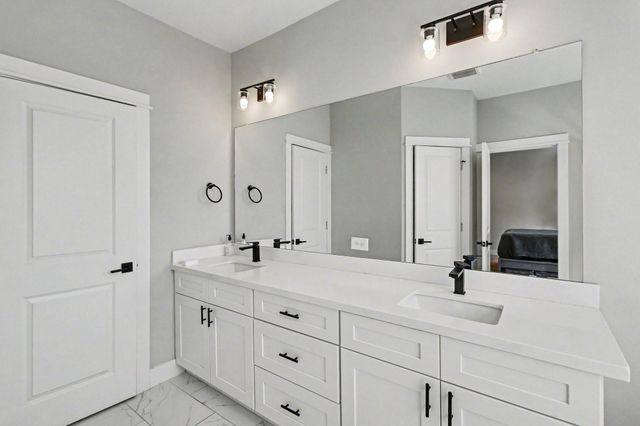 825 Woodcrest Drive, Houston, TX 77018