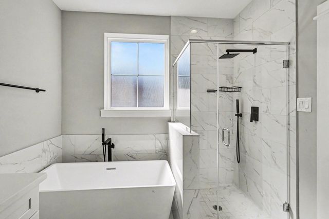 825 Woodcrest Drive, Houston, TX 77018