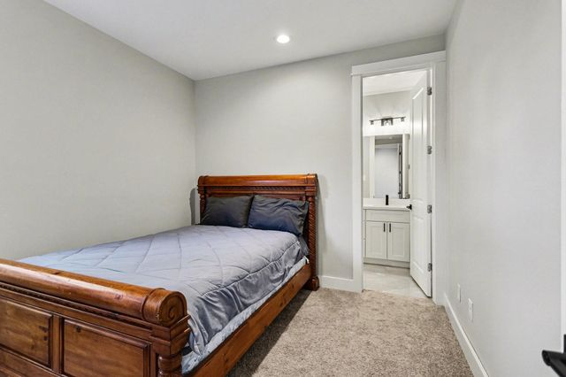 825 Woodcrest Drive, Houston, TX 77018