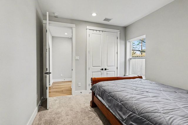 825 Woodcrest Drive, Houston, TX 77018