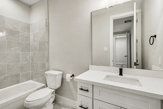 825 Woodcrest Drive, Houston, TX 77018