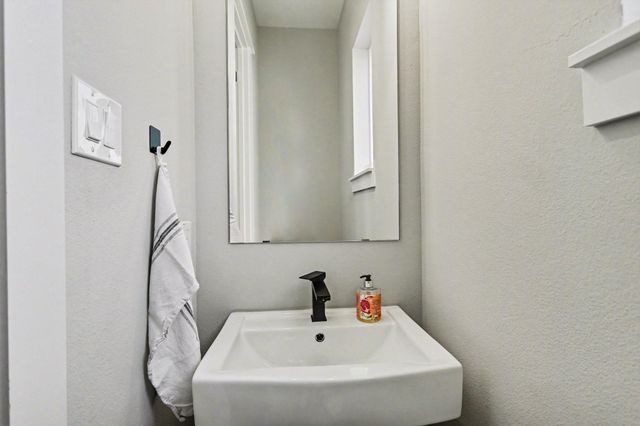 825 Woodcrest Drive, Houston, TX 77018