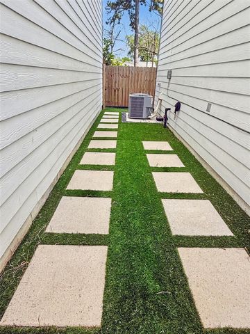 825 Woodcrest Drive, Houston, TX 77018