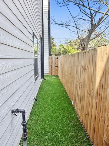 825 Woodcrest Drive, Houston, TX 77018