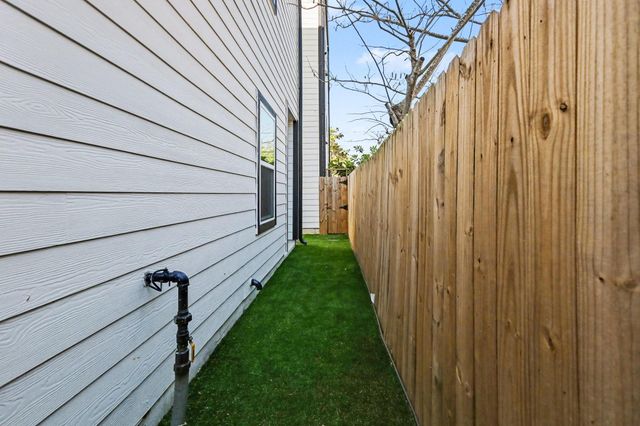 825 Woodcrest Drive, Houston, TX 77018