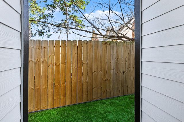 825 Woodcrest Drive, Houston, TX 77018