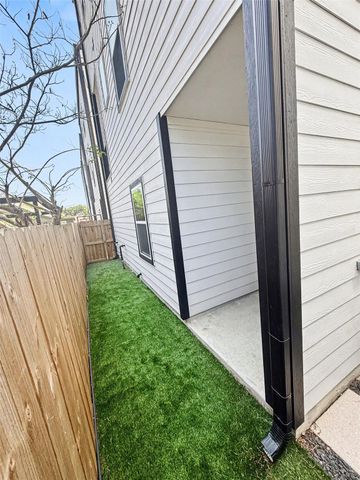 825 Woodcrest Drive, Houston, TX 77018