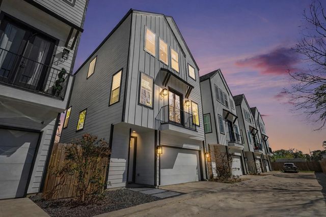 825 Woodcrest Drive, Houston, TX 77018