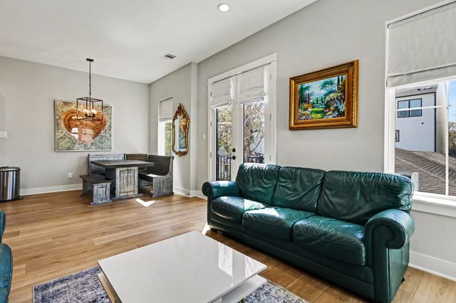 825 Woodcrest Drive, Houston, TX 77018