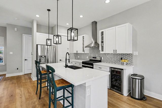 825 Woodcrest Drive, Houston, TX 77018