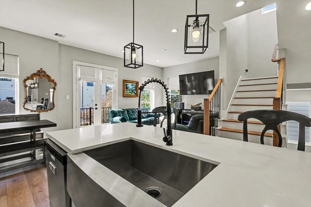 825 Woodcrest Drive, Houston, TX 77018