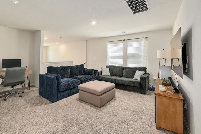 208 Wild Spur LN, Liberty Hill, TX 78642