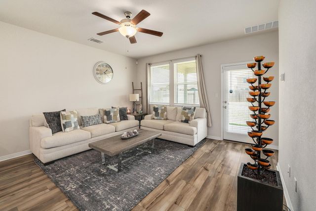 208 Wild Spur LN, Liberty Hill, TX 78642