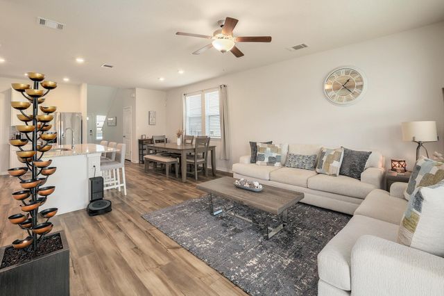 208 Wild Spur LN, Liberty Hill, TX 78642