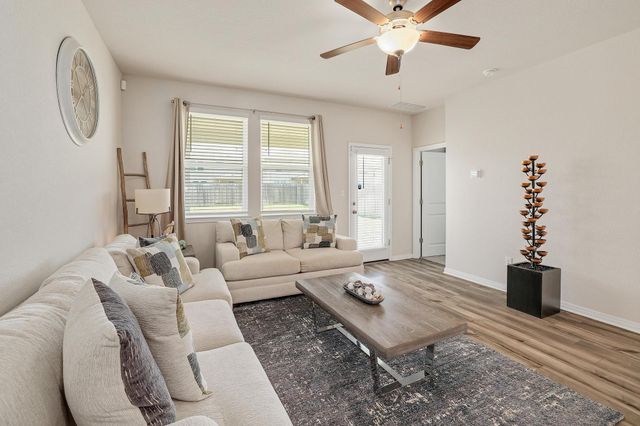 208 Wild Spur LN, Liberty Hill, TX 78642