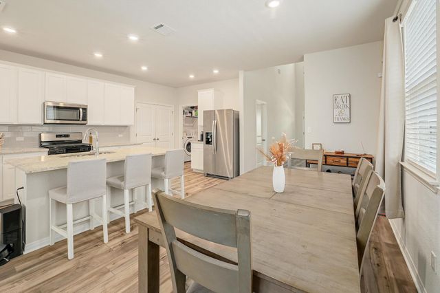 208 Wild Spur LN, Liberty Hill, TX 78642