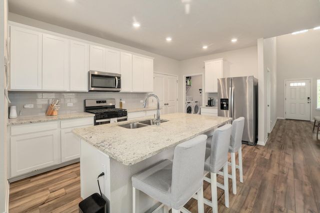 208 Wild Spur LN, Liberty Hill, TX 78642