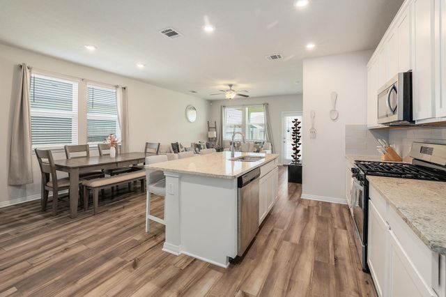 208 Wild Spur LN, Liberty Hill, TX 78642