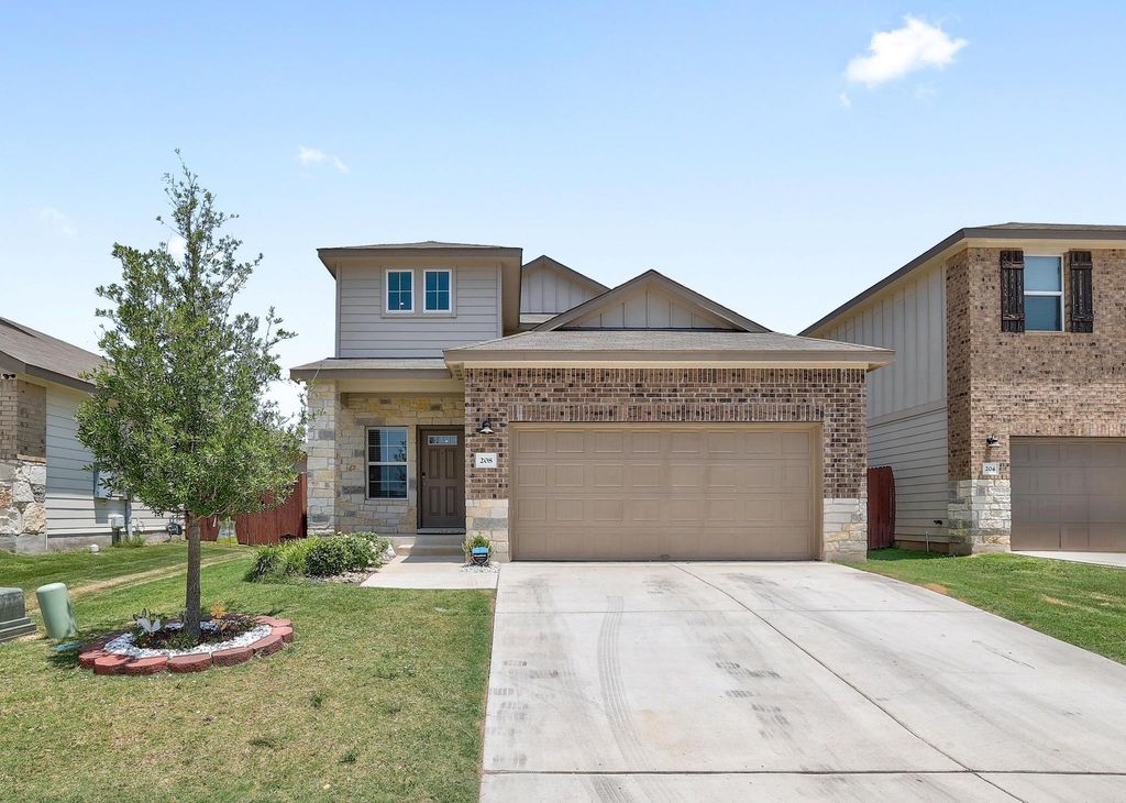208 Wild Spur LN, Liberty Hill, TX 78642