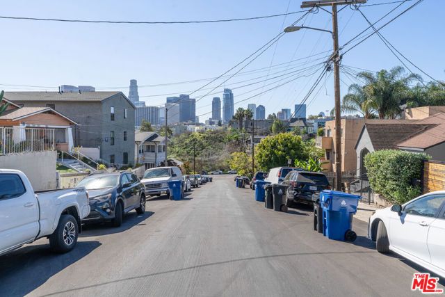 221 Lake Shore Terrace, Los Angeles, CA 90026