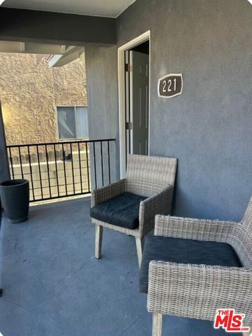 221 Lake Shore Terrace, Los Angeles, CA 90026