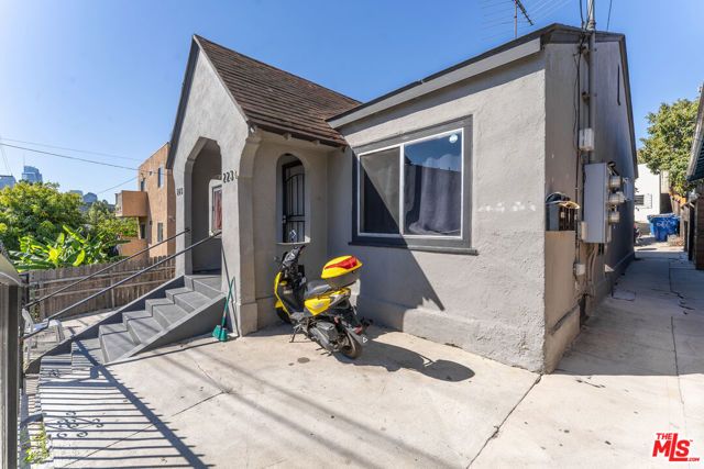 221 Lake Shore Terrace, Los Angeles, CA 90026