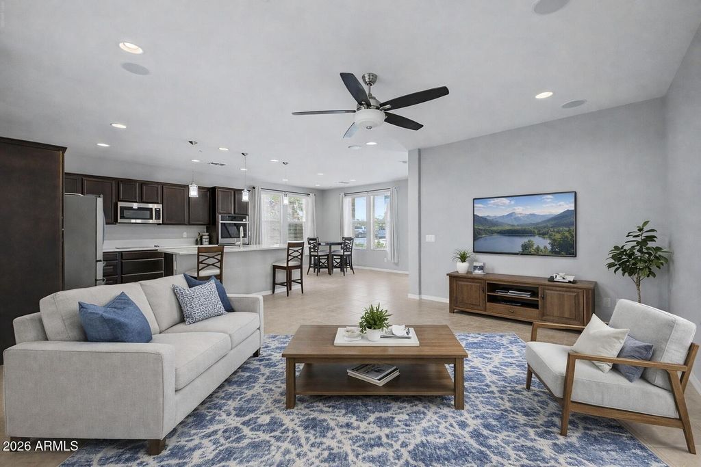 Image 10 of property listing at 31730 N 24TH Drive, Phoenix, AZ 85085