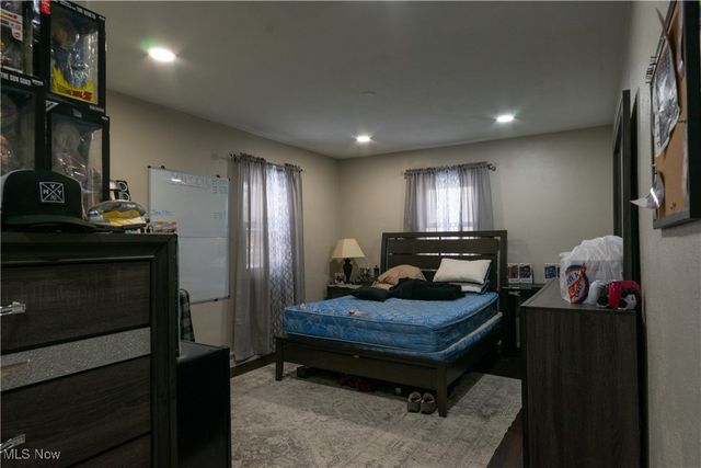 427 Catalina Drive, New Franklin, OH 44319