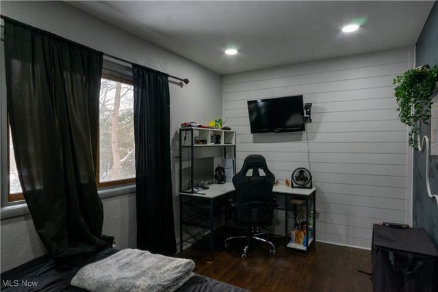 427 Catalina Drive, New Franklin, OH 44319