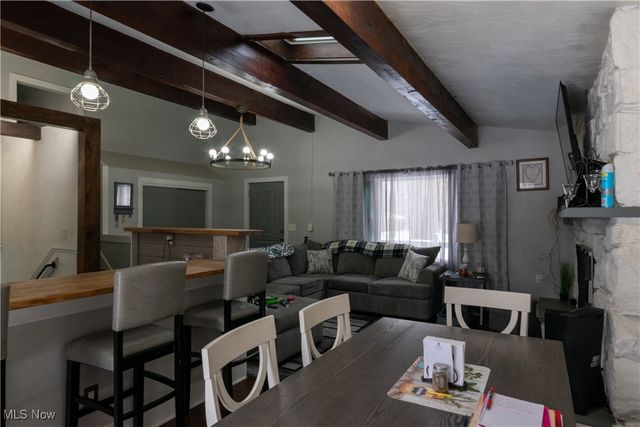 427 Catalina Drive, New Franklin, OH 44319