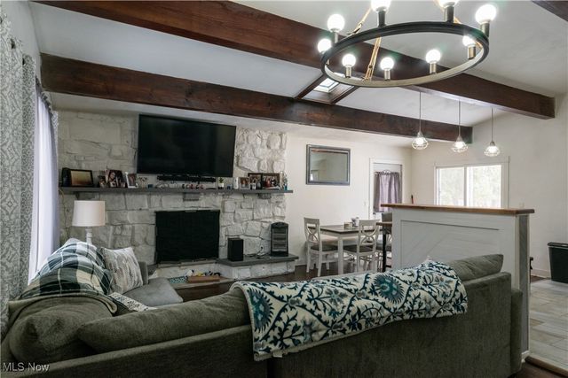 427 Catalina Drive, New Franklin, OH 44319