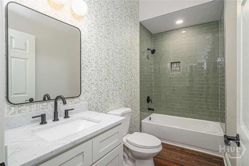 Image 12 of property listing at 1105-1107 E 32nd Street, Savannah, GA 31404