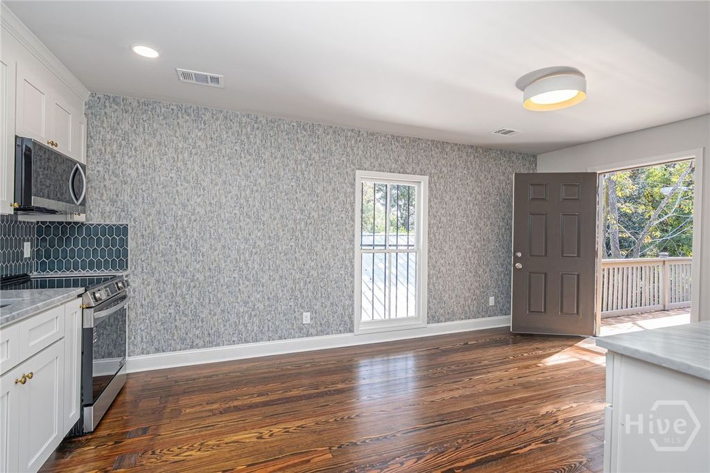 Image 20 of property listing at 1105-1107 E 32nd Street, Savannah, GA 31404