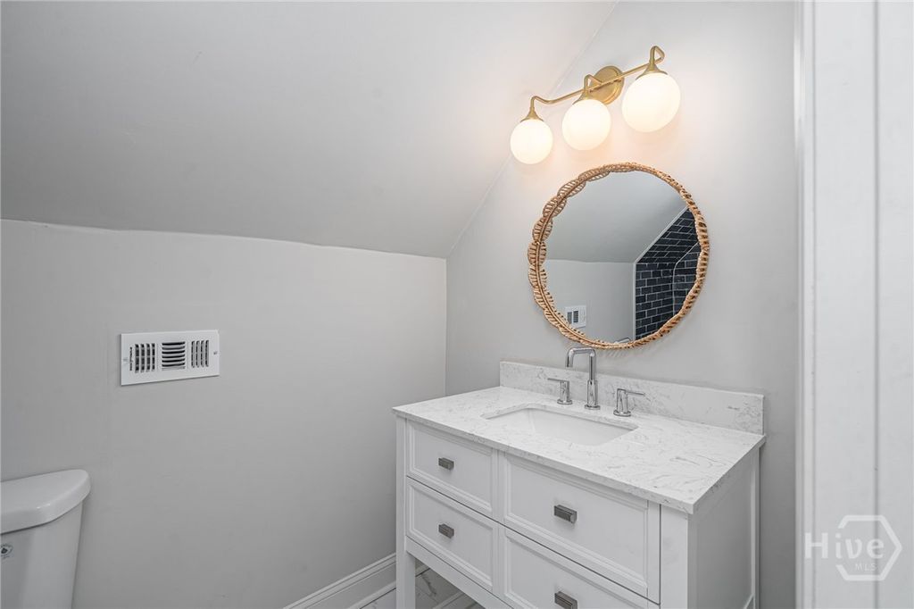 Image 30 of property listing at 1105-1107 E 32nd Street, Savannah, GA 31404