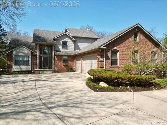 2757 N Tipsico Lake Road, Hartland Township, MI 48353
