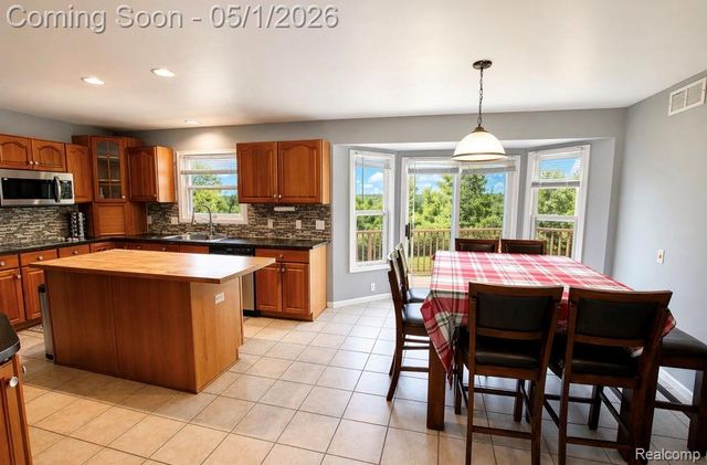 2757 N Tipsico Lake Road, Hartland Township, MI 48353