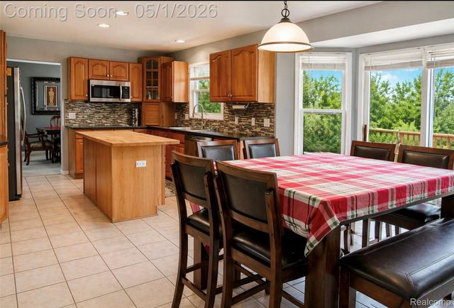 2757 N Tipsico Lake Road, Hartland Township, MI 48353