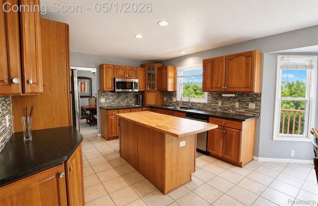2757 N Tipsico Lake Road, Hartland Township, MI 48353